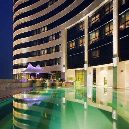 Symphony Style Hotel Kuwait Salmiya Luaran gambar The swimming pool at the hotel