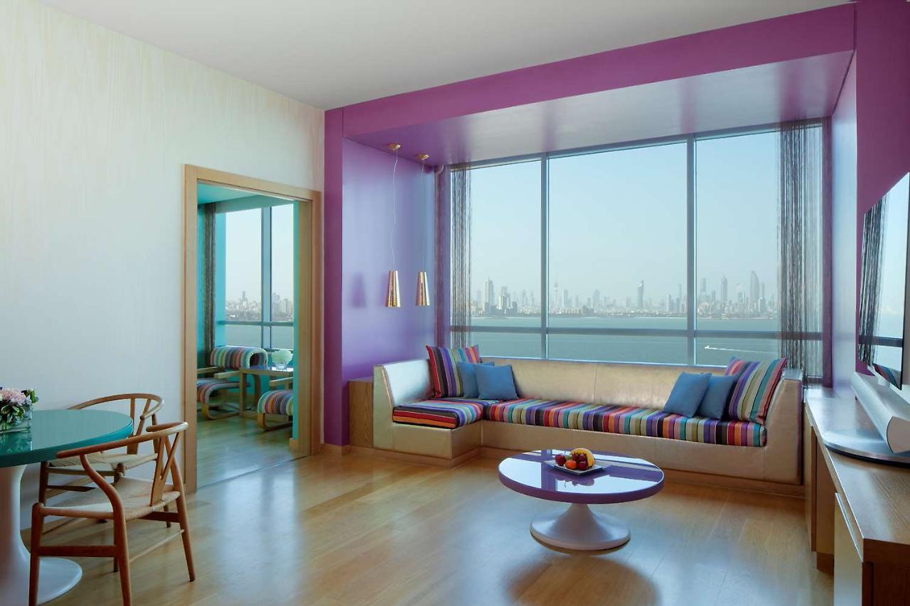 Symphony Style Hotel Kuwait Salmiya Luaran gambar A suite at the Standard East Village