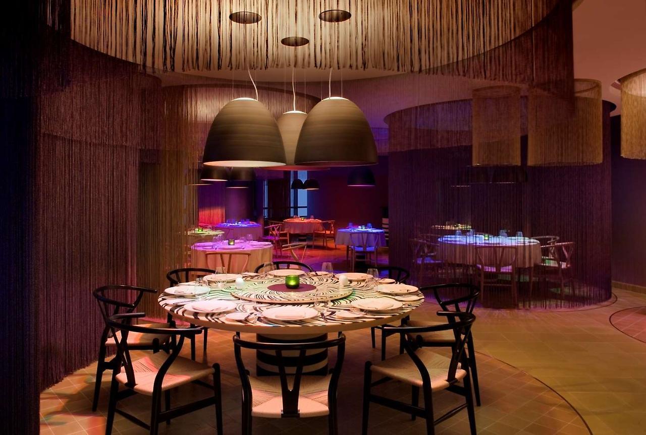 Symphony Style Hotel Kuwait Salmiya Restoran gambar The interior of the restaurant