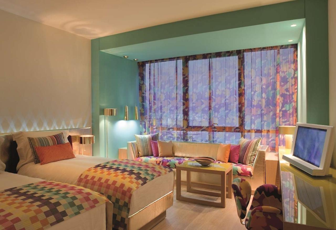 Symphony Style Hotel Kuwait Salmiya Luaran gambar A room at the hotel