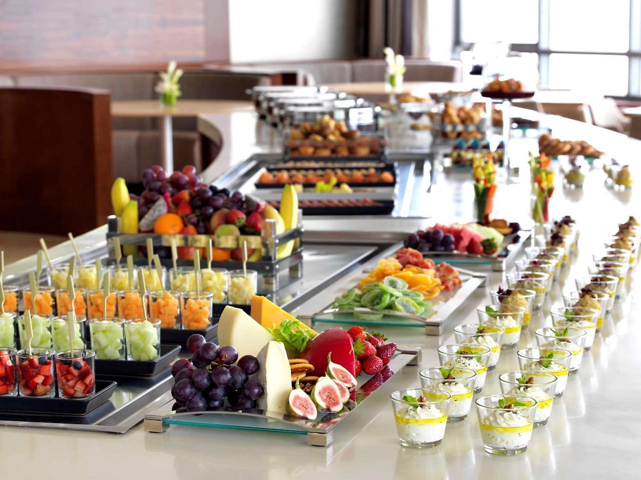 Symphony Style Hotel Kuwait Salmiya Luaran gambar A buffet