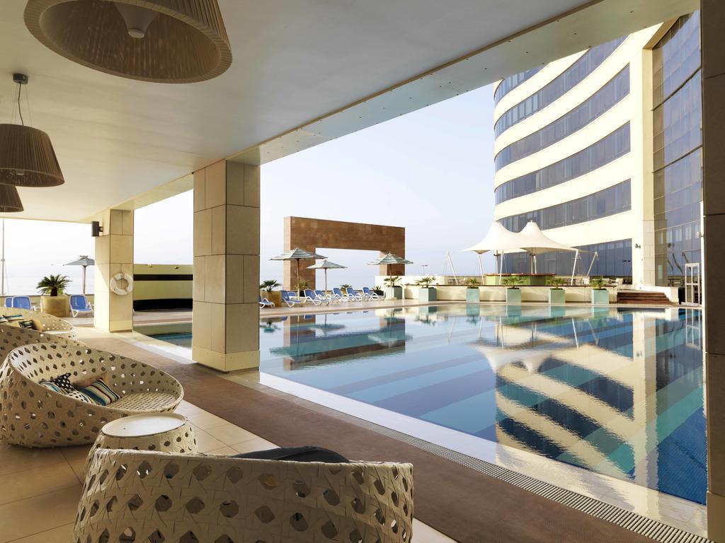 Symphony Style Hotel Kuwait Salmiya Luaran gambar The pool at the hotel