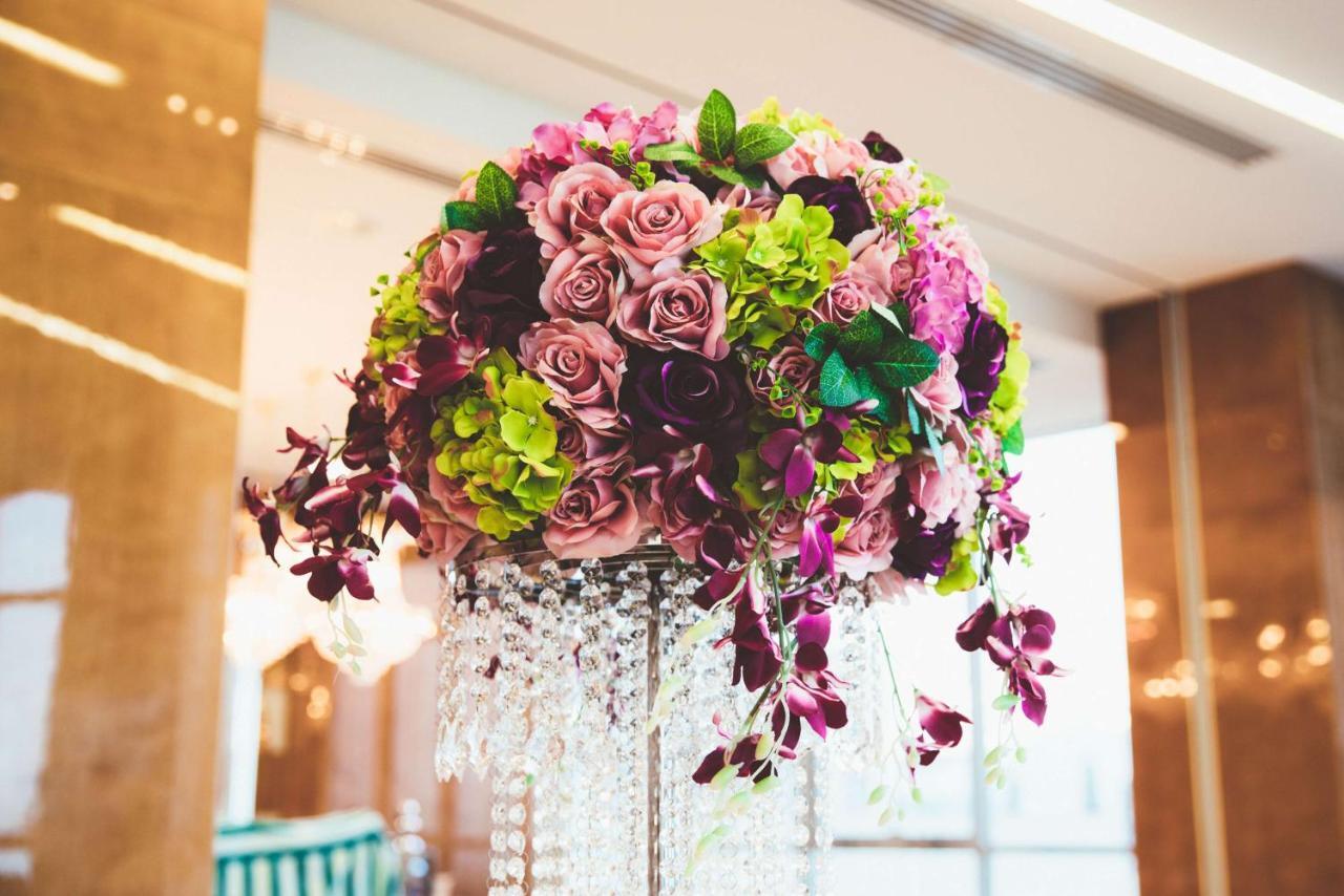 Symphony Style Hotel Kuwait Salmiya Luaran gambar Flower arrangement