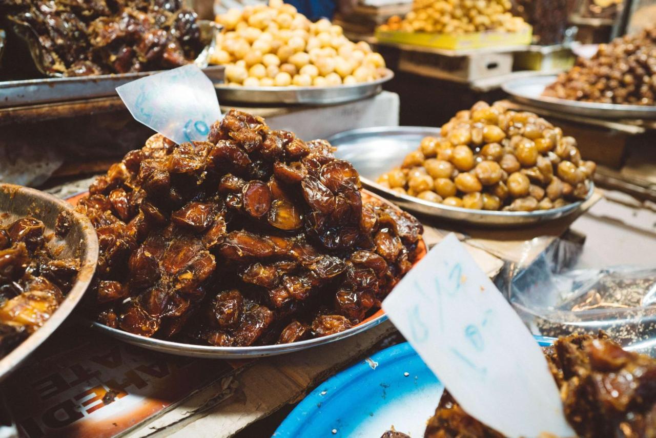 Symphony Style Hotel Kuwait Salmiya Luaran gambar Dried figs