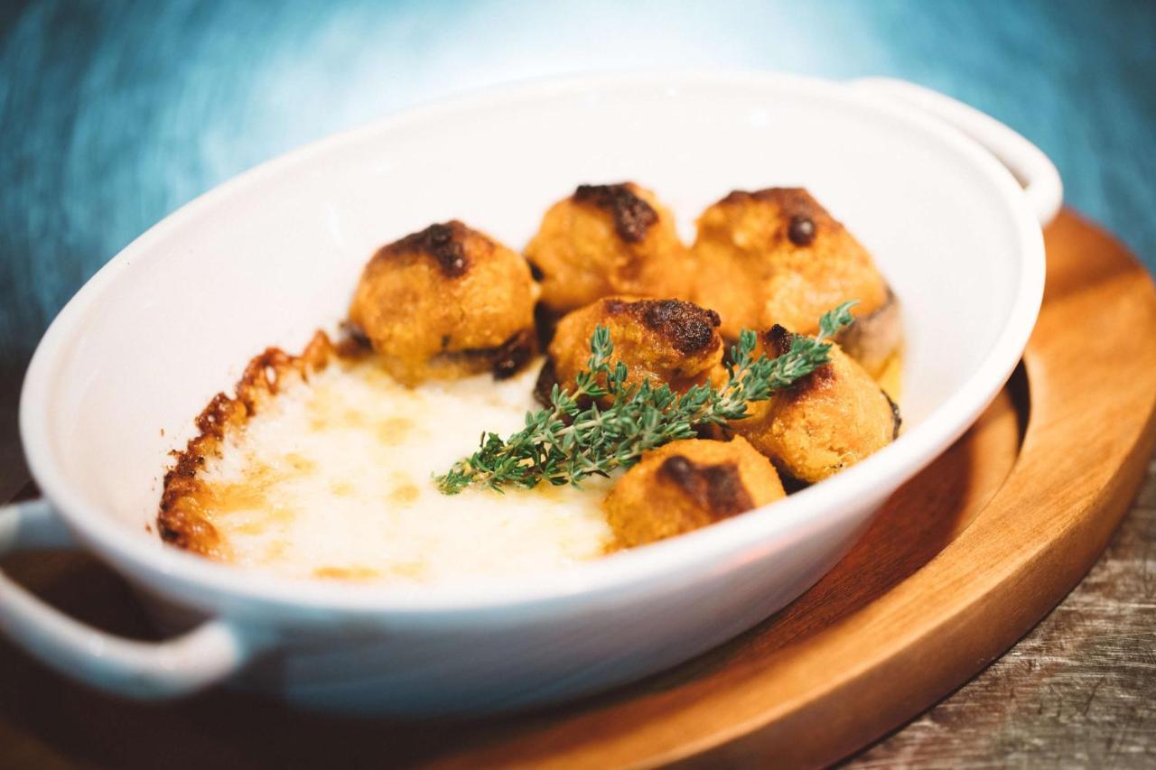 Symphony Style Hotel Kuwait Salmiya Luaran gambar A bowl of Swedish meatballs